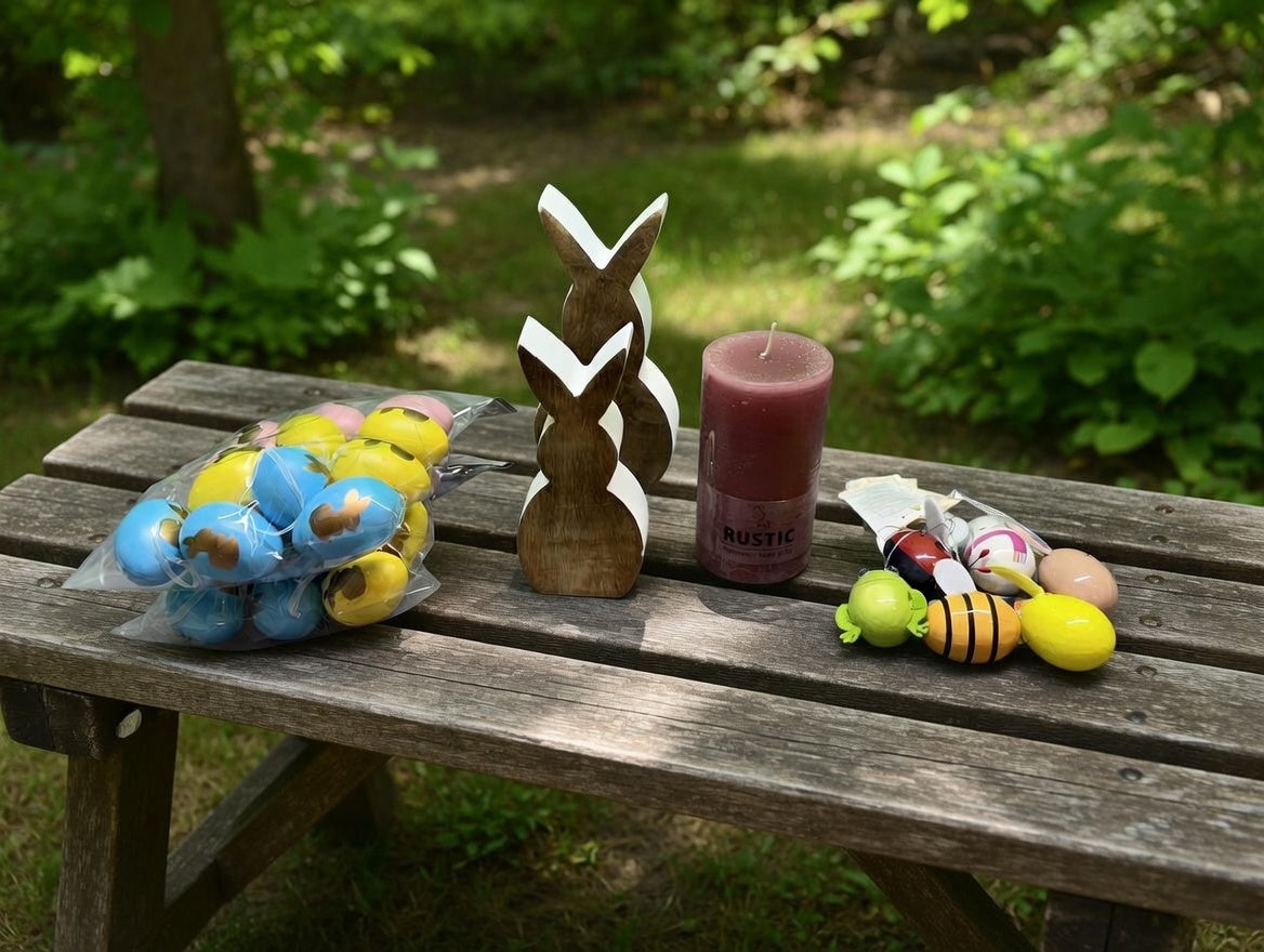 Osterdeko Set mit Holzhasen, bunten Ostereiern & Stumpenkerze Beeren